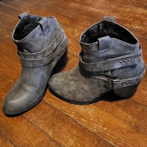6 1/2 grey booties